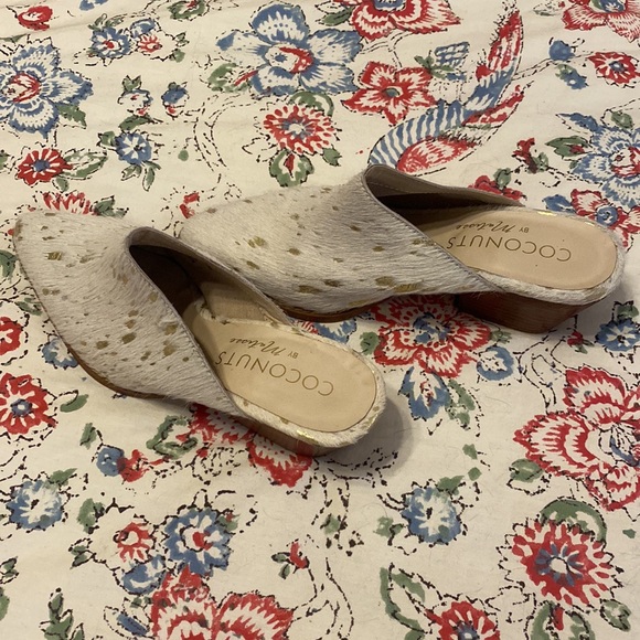 EUC size 7.5 calf hair mules from Coconuts by Matisse - Picture 4 of 6